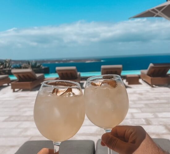 Cocktails with a gorgeous view in Santorini